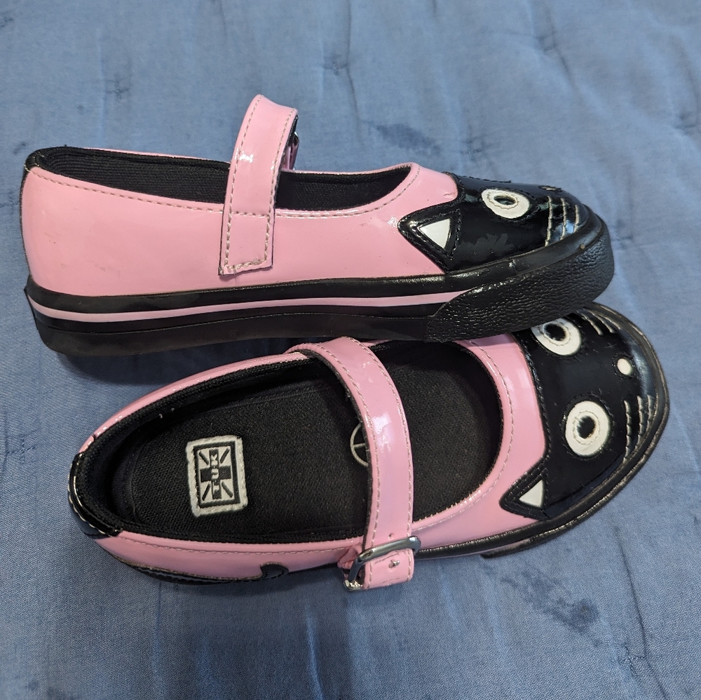 Shoes - Picture 2 of 4